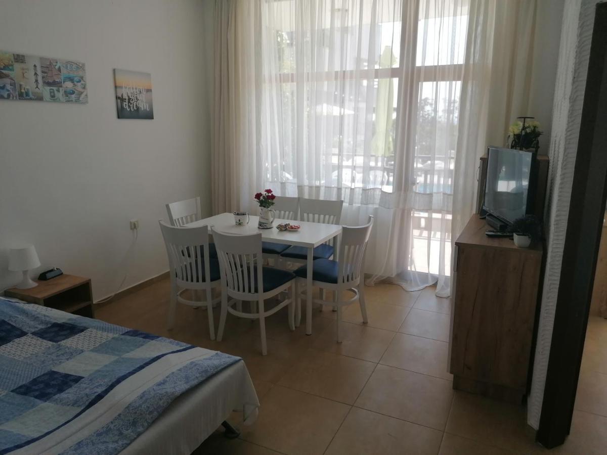 Apartments Elinor Budjaka Süzebolu Dış mekan fotoğraf